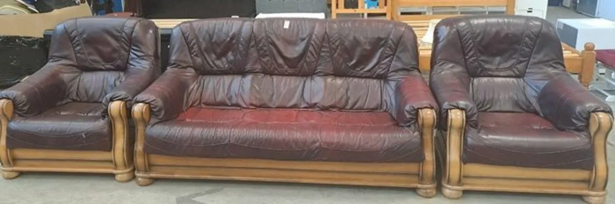 Leather and wood 2 seater and 2 chairs - Image 1