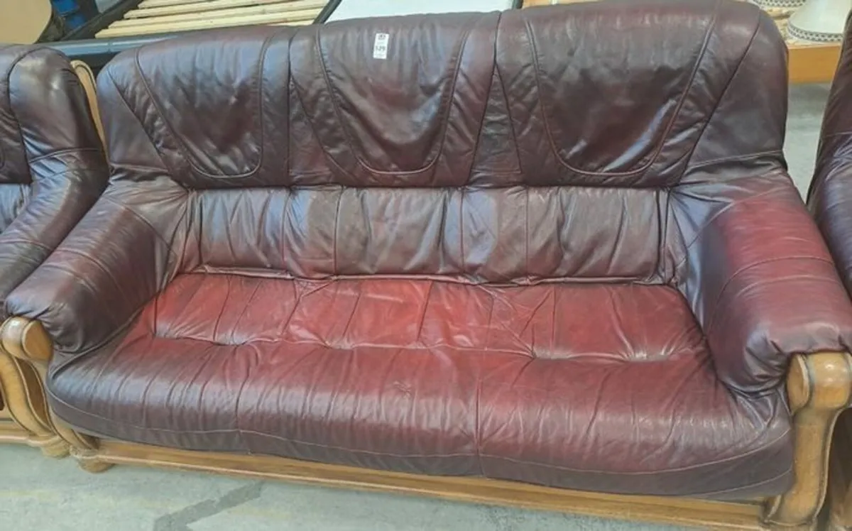Leather and wood 2 seater and 2 chairs - Image 2
