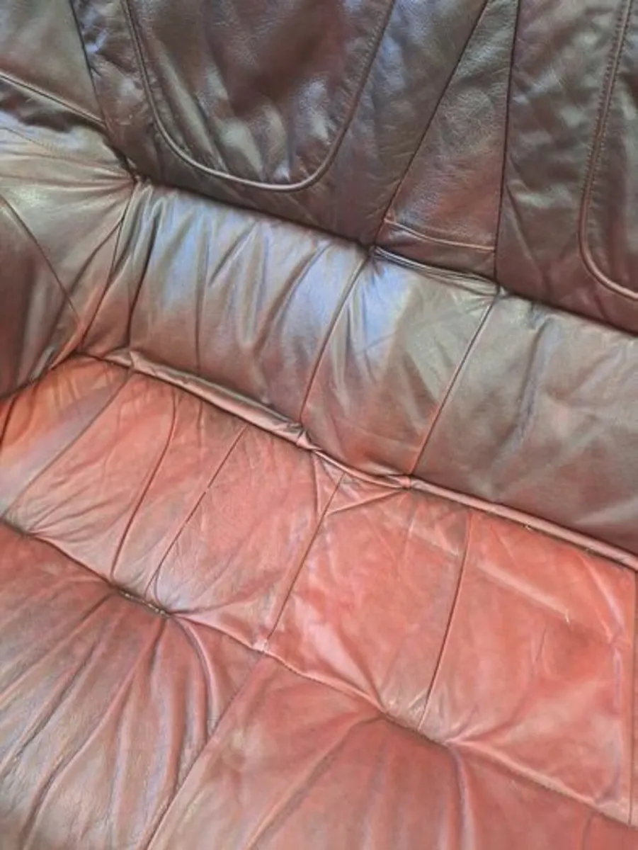Leather and wood 2 seater and 2 chairs - Image 4
