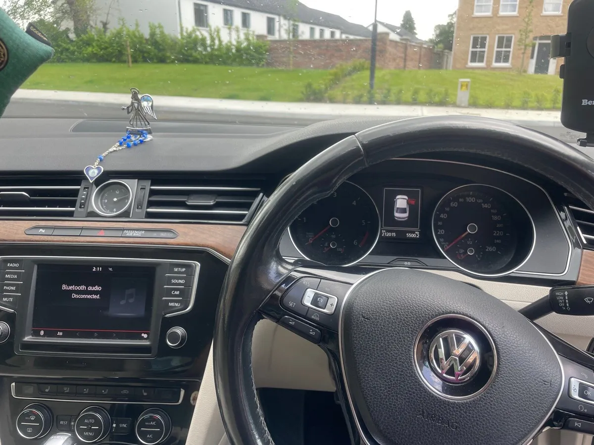 Volkswagen Passat - Image 2