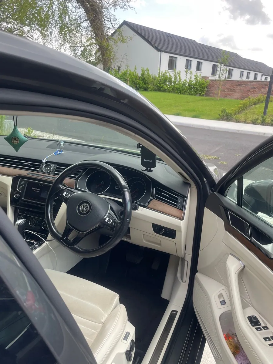 Volkswagen Passat - Image 3