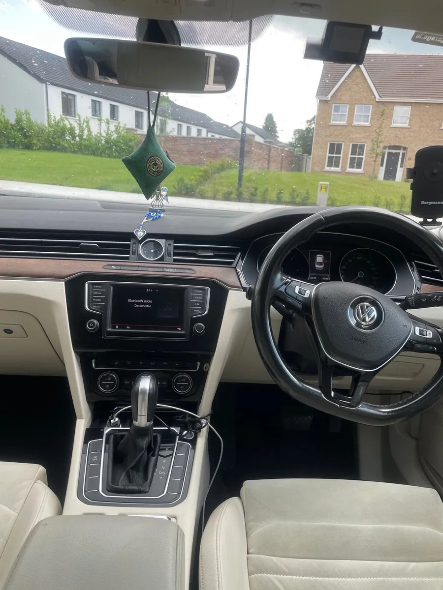 Volkswagen Passat - Image 4