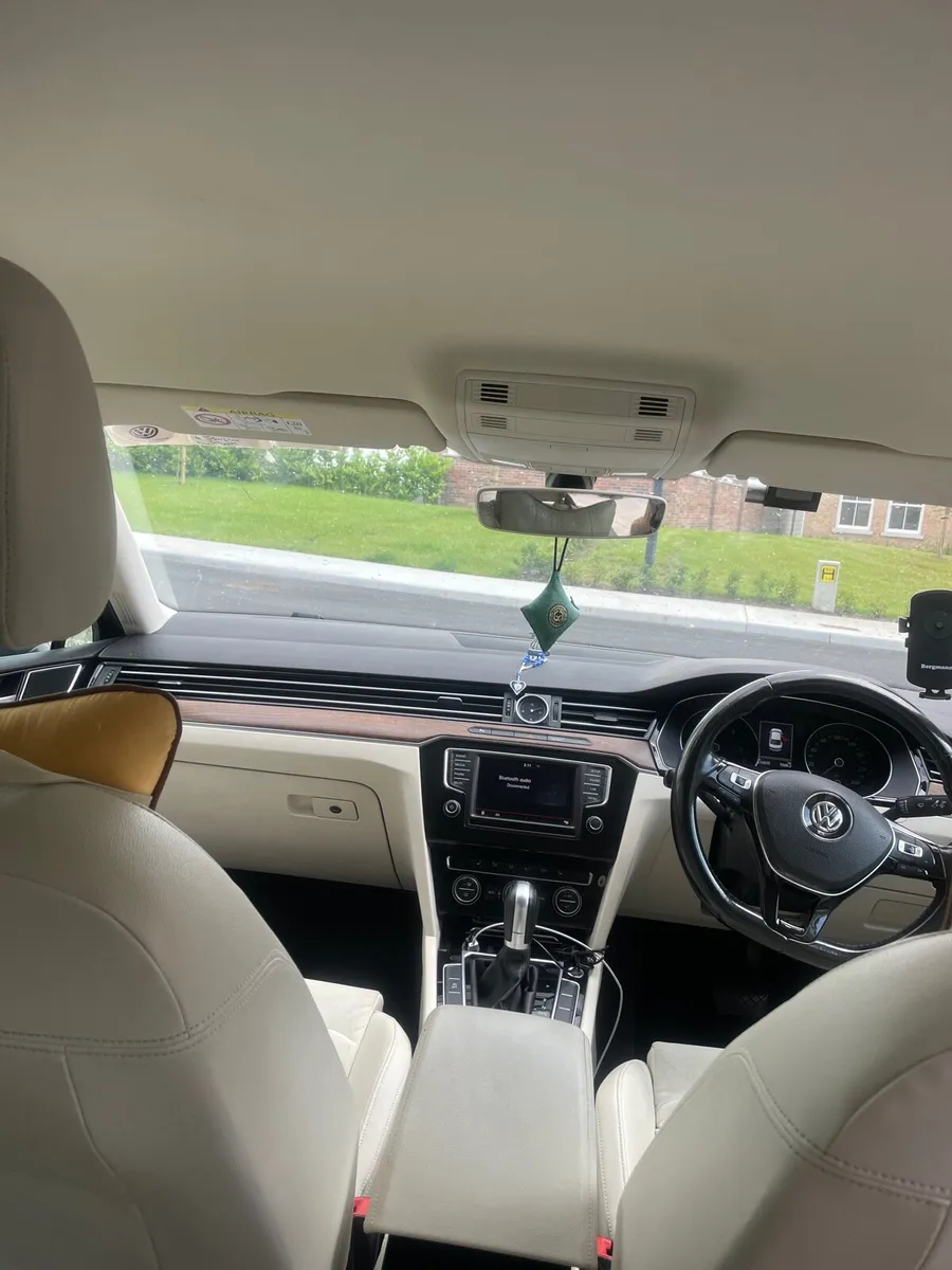 Volkswagen Passat - Image 4