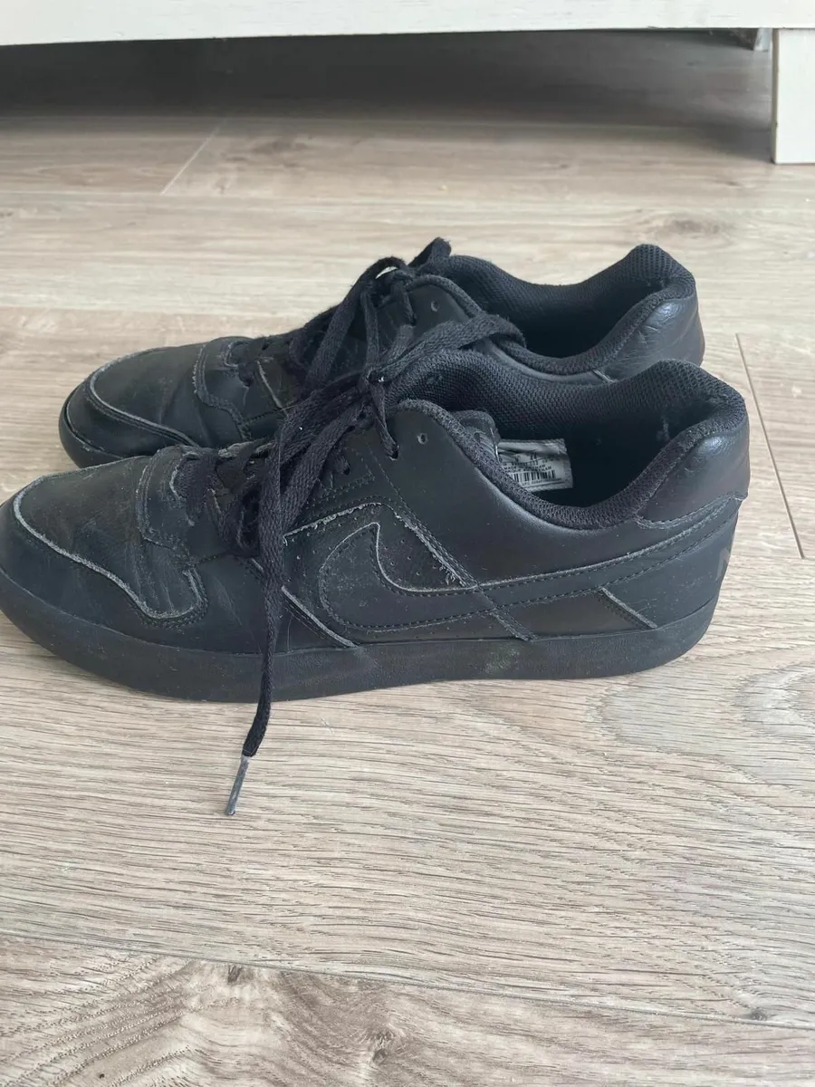 Nike SB Black Trainers - Image 1