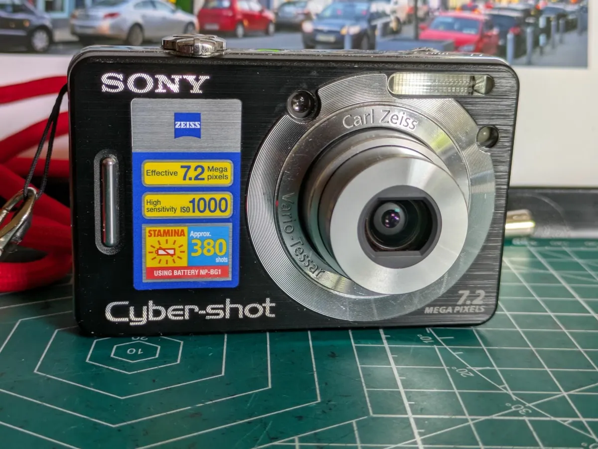 📸 Sony Cybershot W55 7MP CCD 🌈 Carl Zeiss lens💥 - Image 1