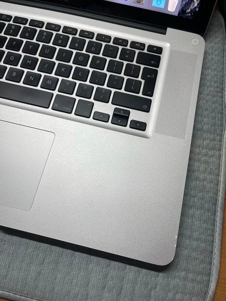 MacBook Pro 15 - Image 2