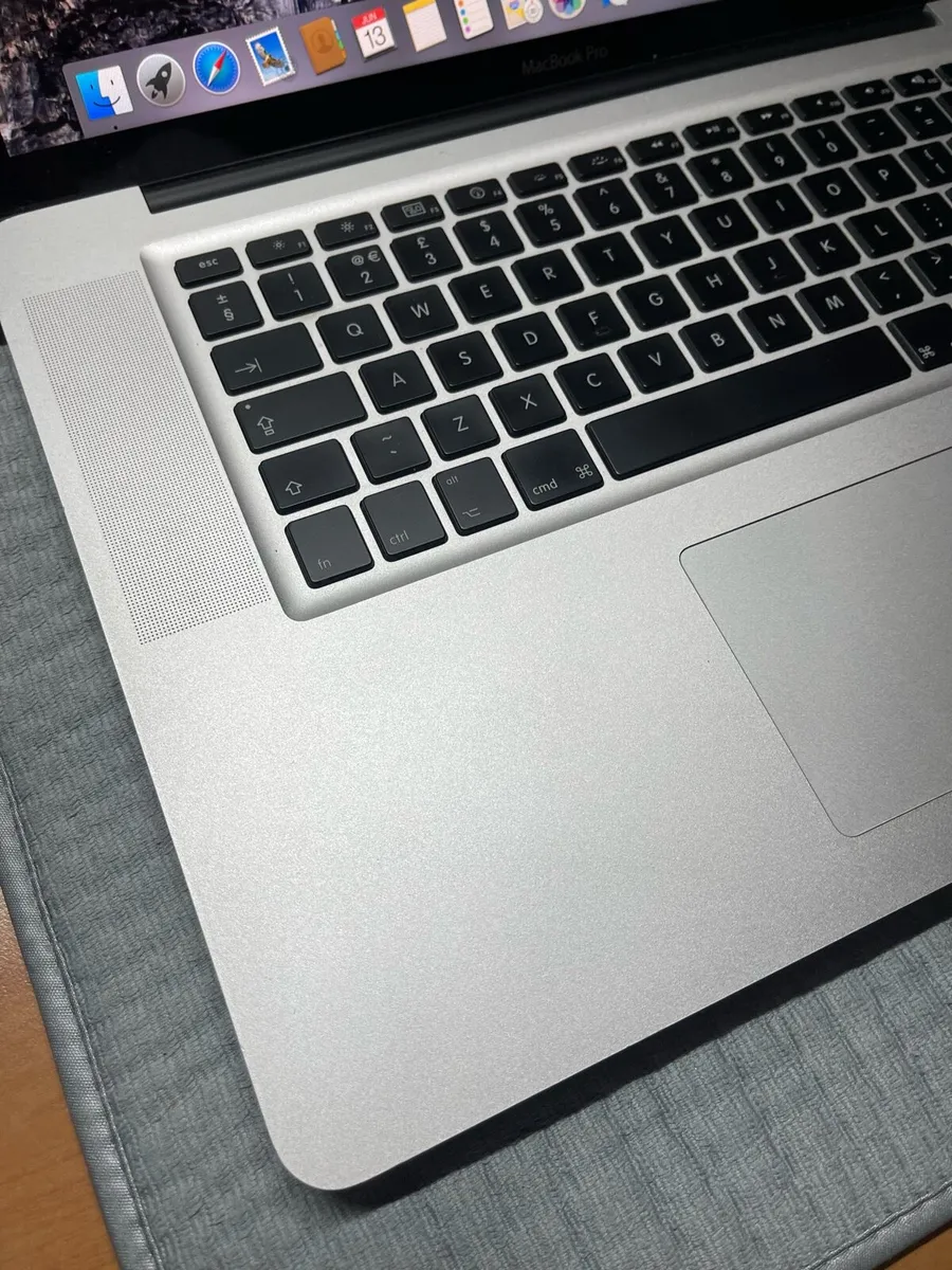 MacBook Pro 15 - Image 3