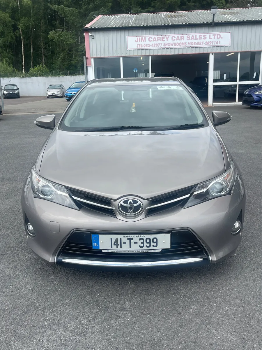 Toyota Auris 2014 - Image 2