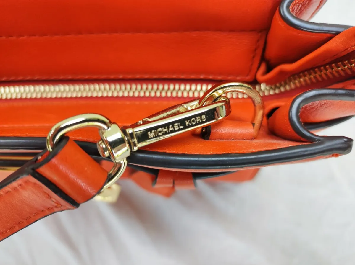 Michael Kors Hamilton Traveler Messenger Bag - Image 2