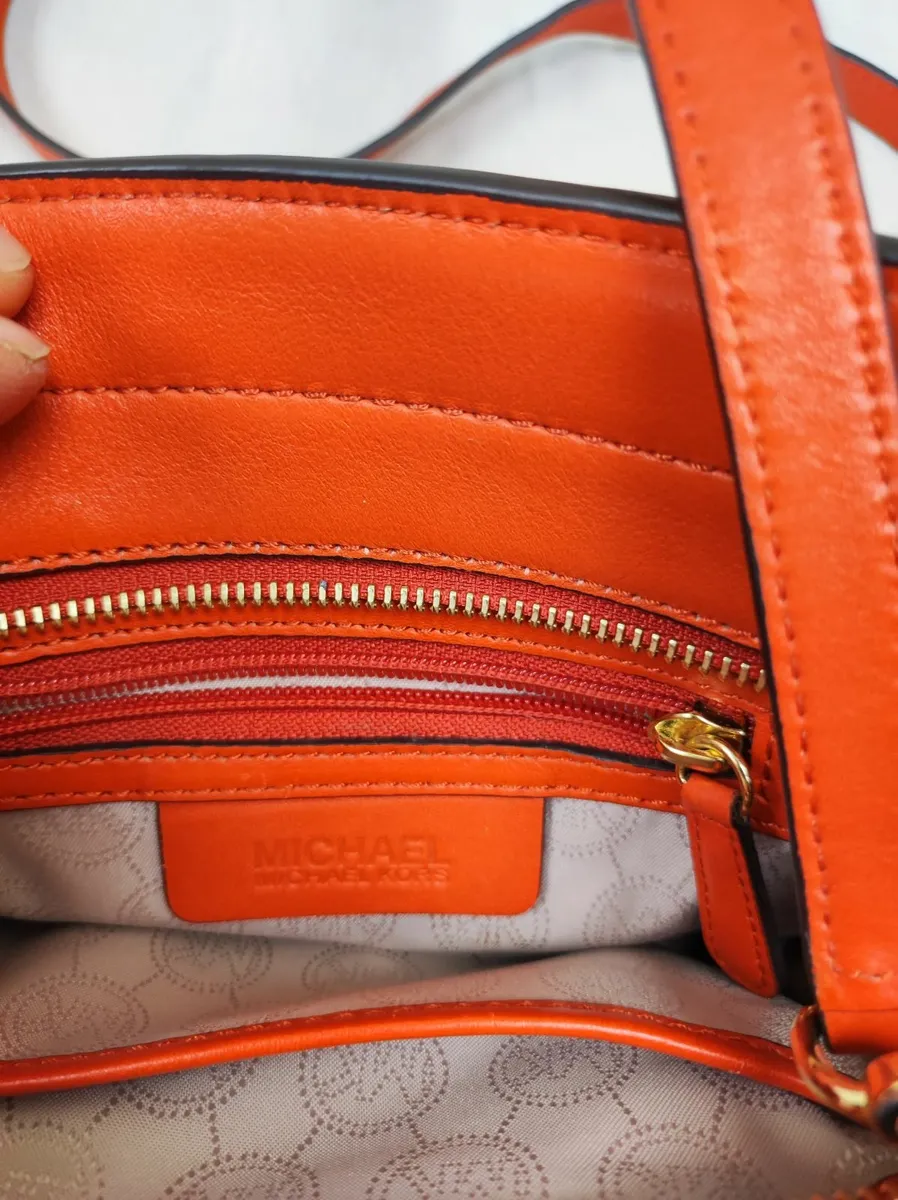 Michael Kors Hamilton Traveler Messenger Bag - Image 3