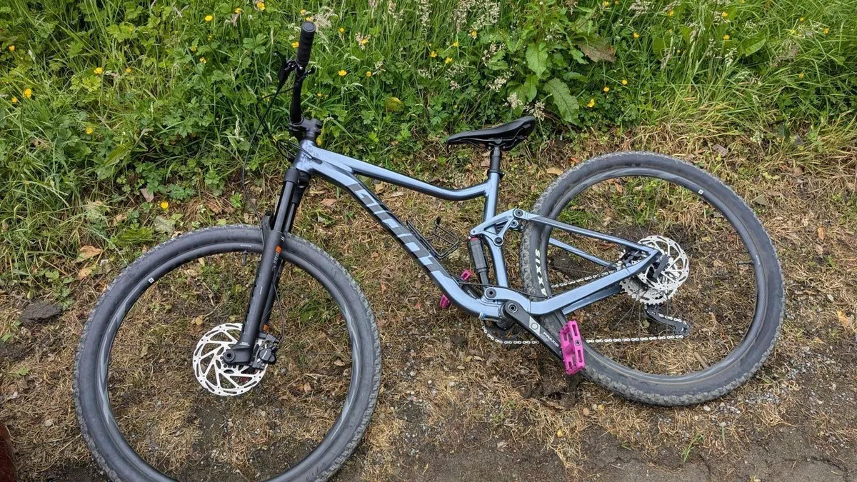 Giant Stance 29 2 - Full Suspension Mountain Bike - Image 1