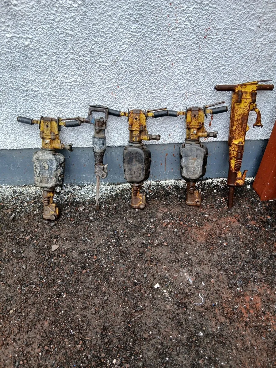 5 large air operated jack hammer - Image 1