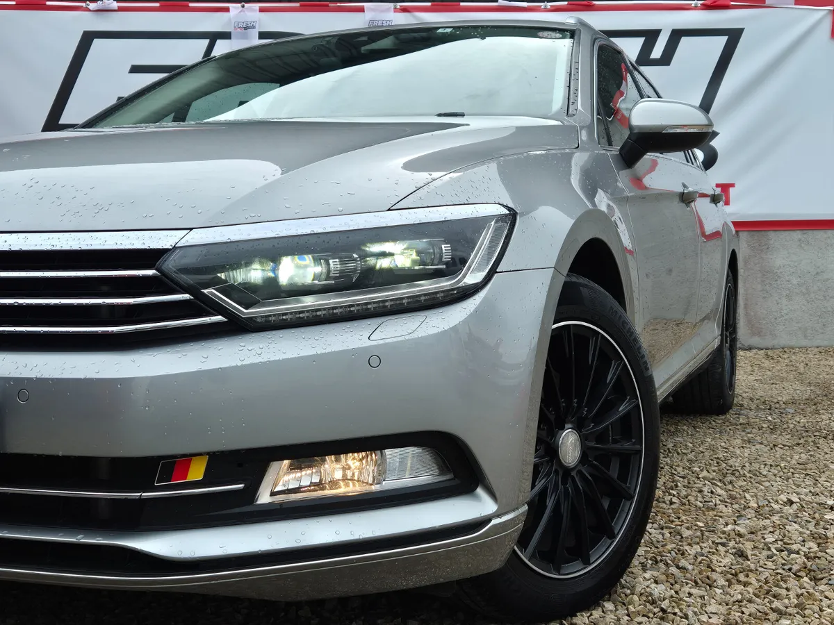 VOLKSWAGEN PASSAT ESTATE DSG LOW KM - Image 4