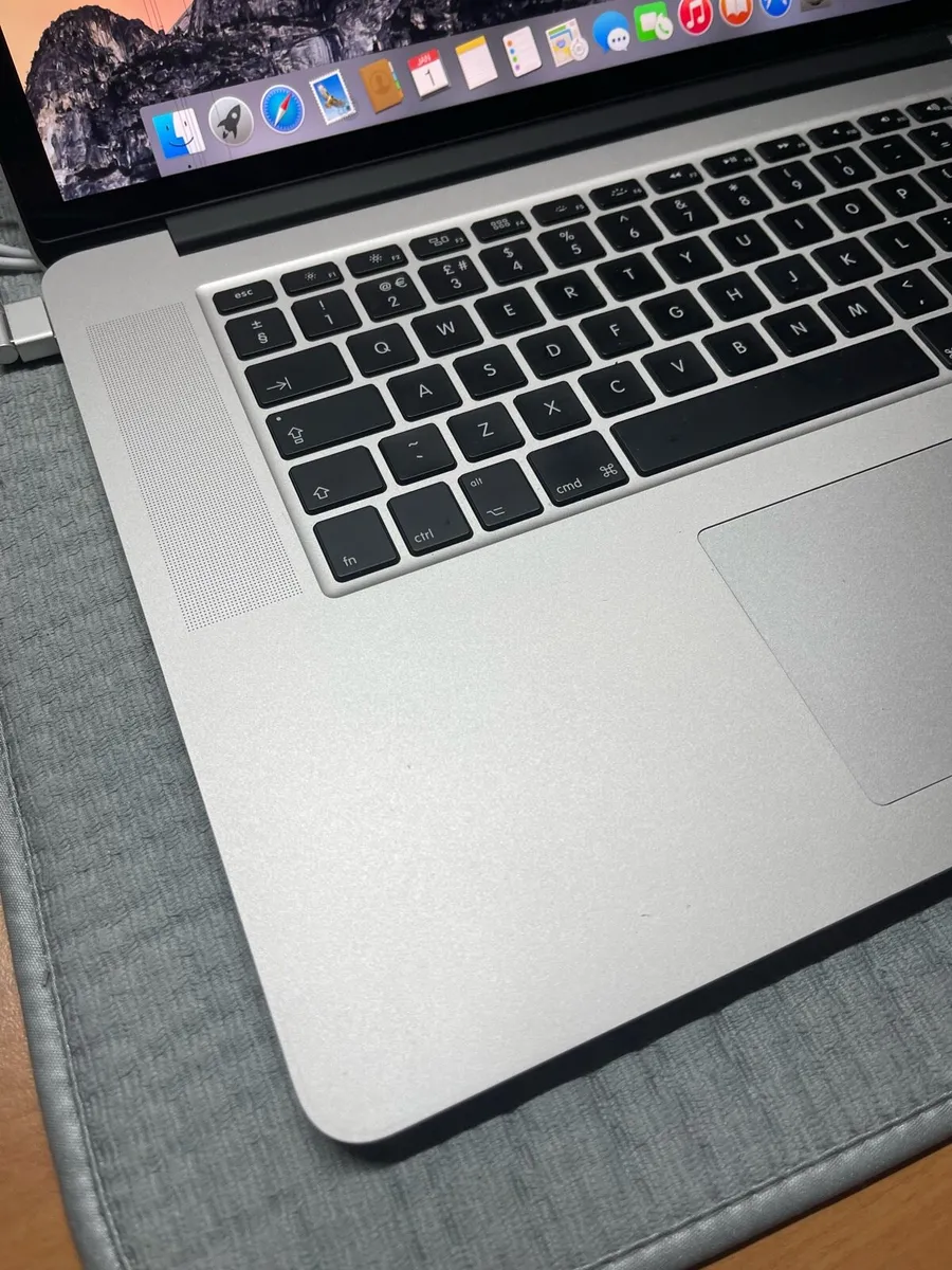 MacBook Pro 15 i7 16-512 - Image 3
