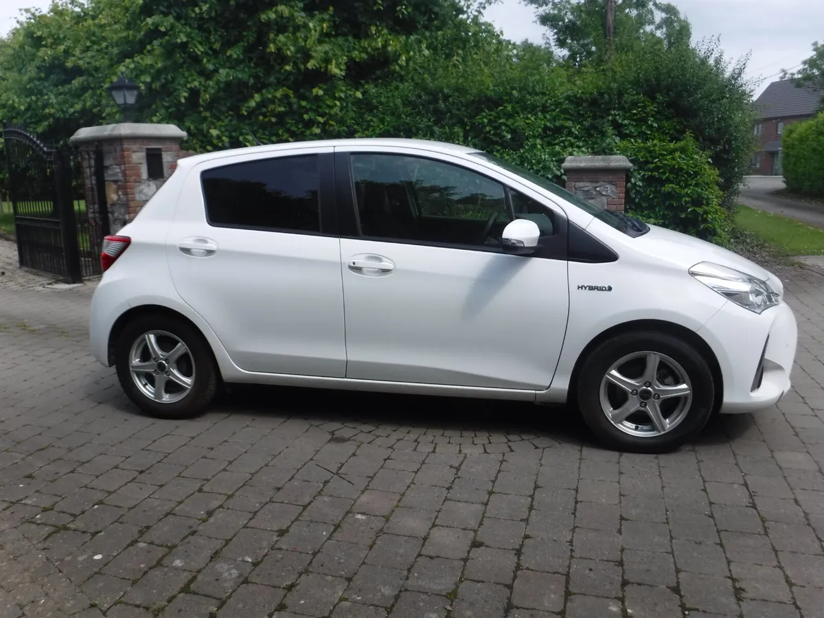 TOYOTA VITZ 1.5 AUTO HYBRID (192) ANDROID+CARPLAY - Image 2