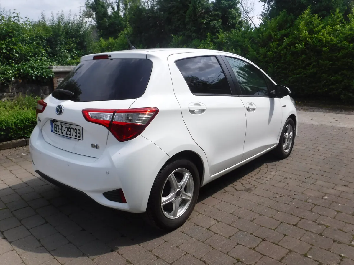 TOYOTA VITZ 1.5 AUTO HYBRID (192) ANDROID+CARPLAY - Image 3