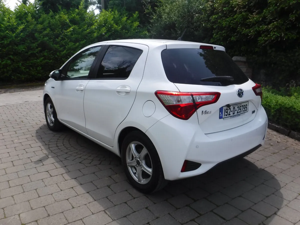 TOYOTA VITZ 1.5 AUTO HYBRID (192) ANDROID+CARPLAY - Image 4