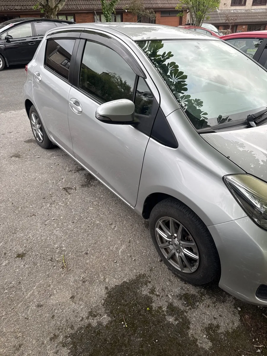 Low Milage Toyota Yaris 1.3 Automatic ,2014 - Image 2
