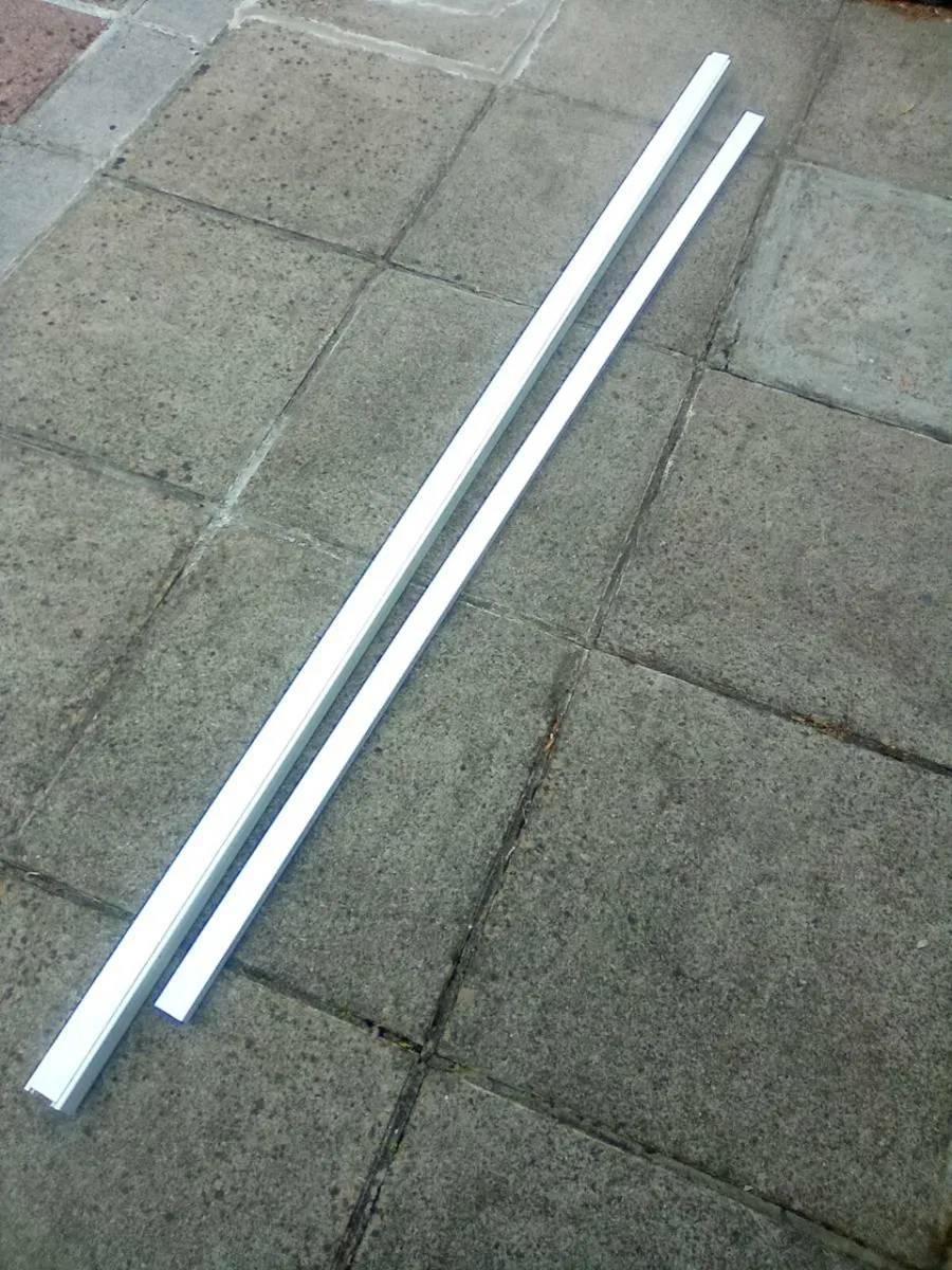 2 X. 2  METRE. LENGTHS.  OF  PLASTIC  TRUNKING - Image 2