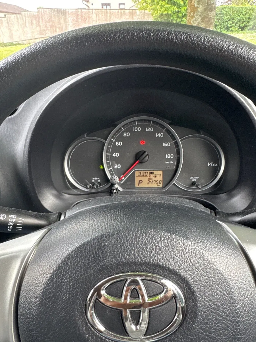 Low Milage Toyota Yaris 1.3 Automatic ,2014 - Image 4
