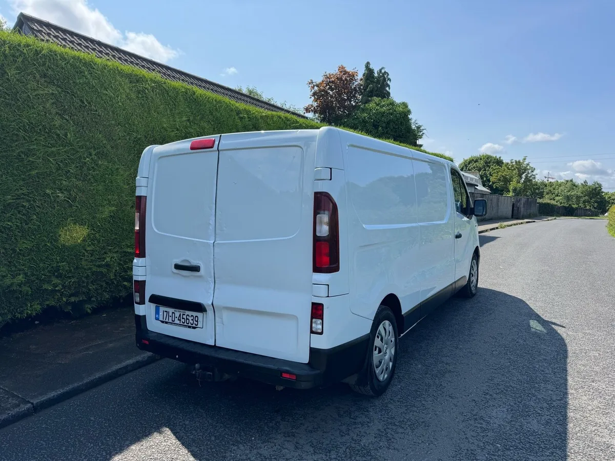 Renault Trafic cvrt 6/26 tax 9/25 low mileage - Image 3