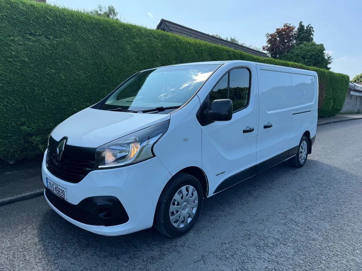 Renault Trafic cvrt 6/26 tax 9/25 low mileage - Image 4