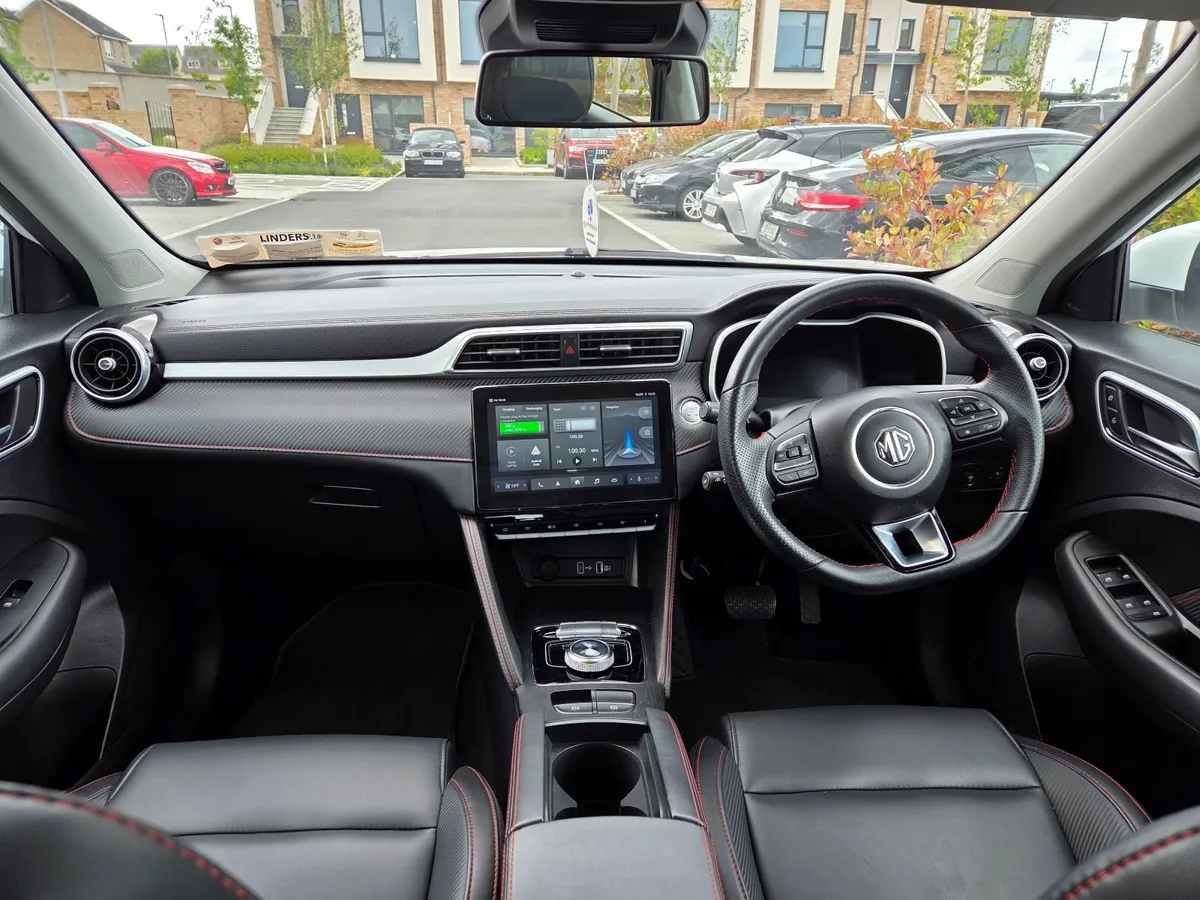 MG ZS EV Exclusive | Sky Roof, 440KM Range, 360° C - Image 2