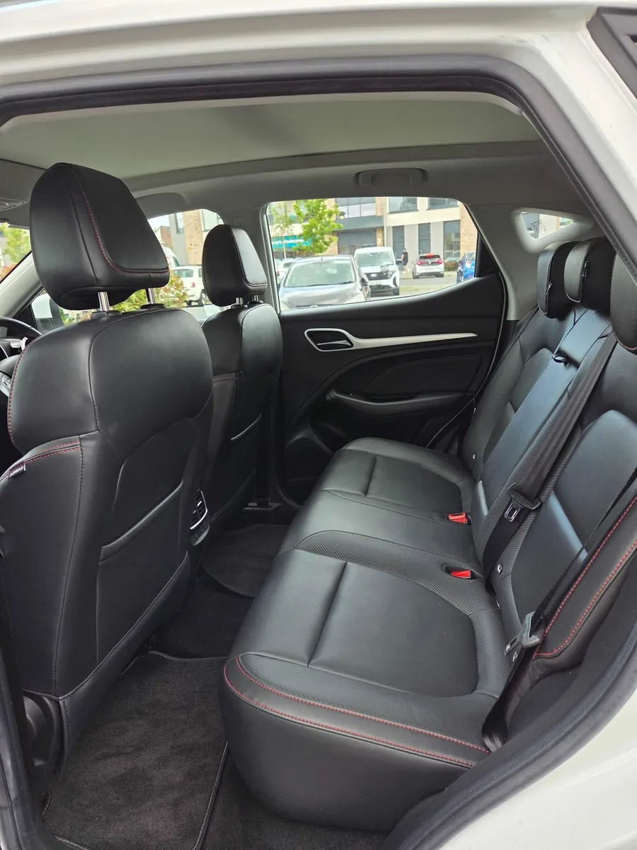 MG ZS EV Exclusive | Sky Roof, 440KM Range, 360° C - Image 3