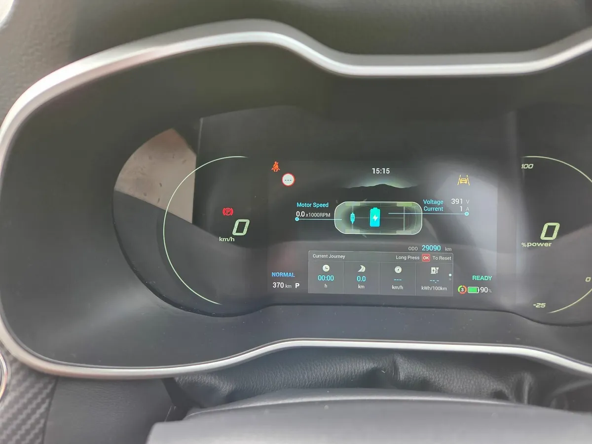 MG ZS EV Exclusive | Sky Roof, 440KM Range, 360° C - Image 4