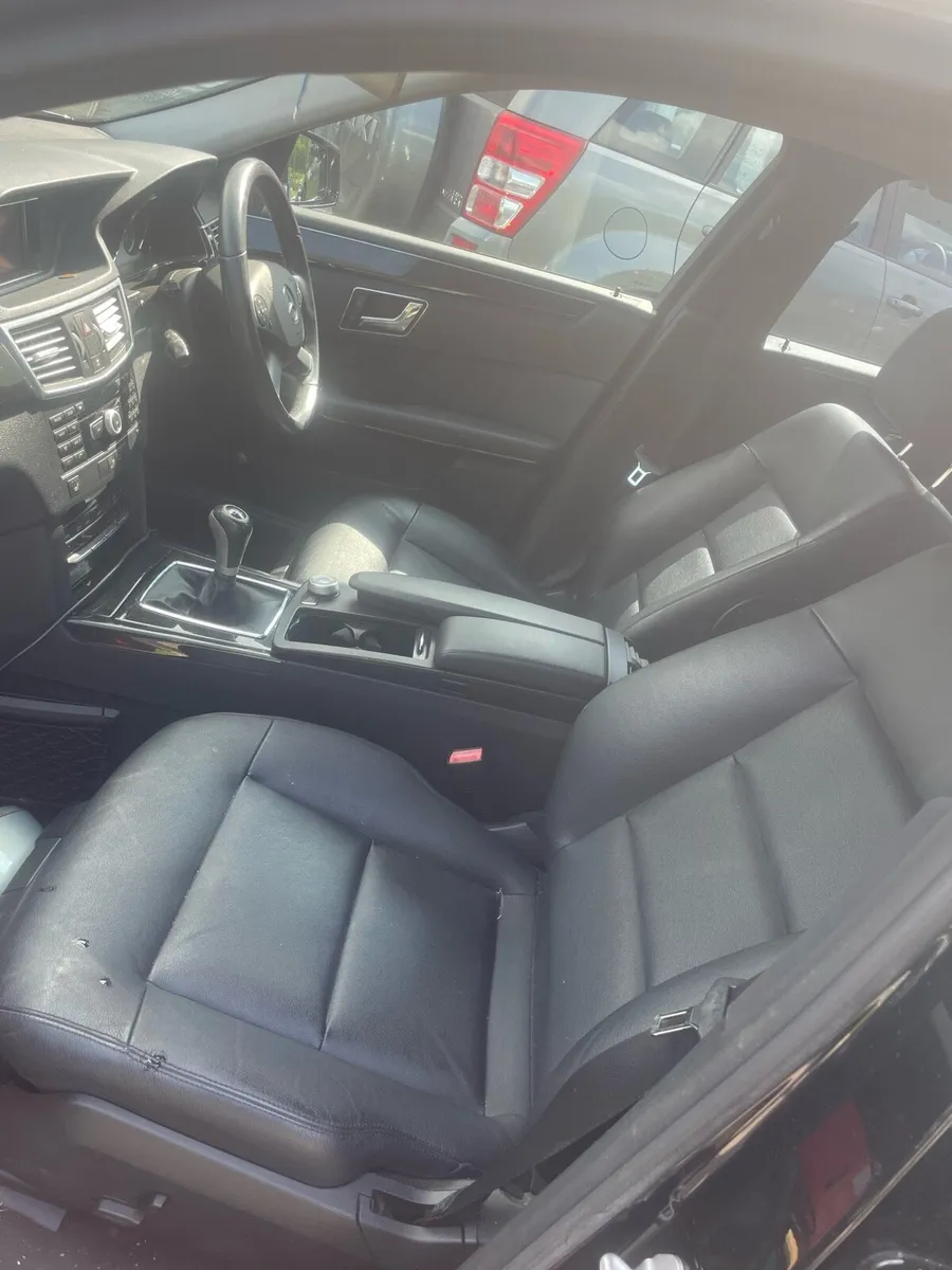 Mercedes e200 advantgarde 2.1 2009 - Image 4
