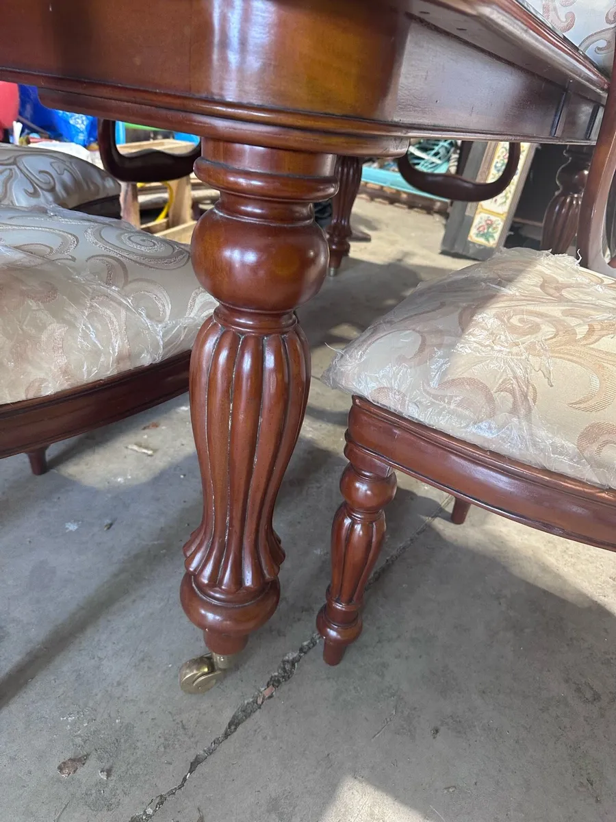 Beautiful Mahogany Victorian Dining Table Set - Image 4