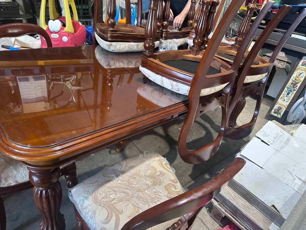 Beautiful Mahogany Victorian Dining Table Set - Image 1