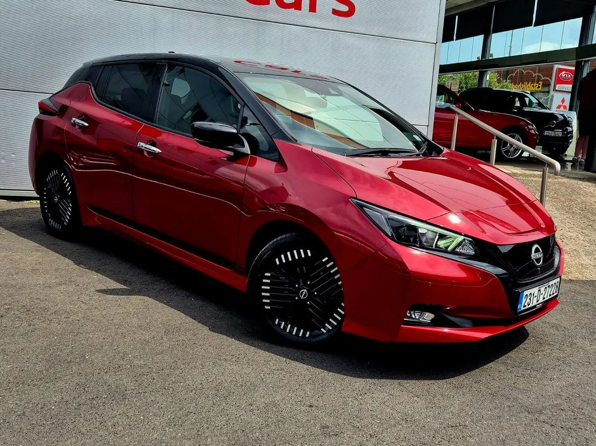 2023 Nissan Leaf SV Premium 40kwh, 17" Alloys - Image 2