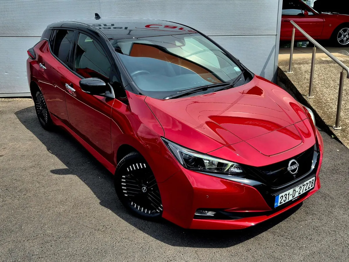 2023 Nissan Leaf SV Premium 40kwh, 17" Alloys - Image 3