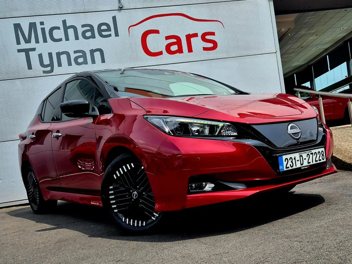 2023 Nissan Leaf SV Premium 40kwh, 17" Alloys - Image 4