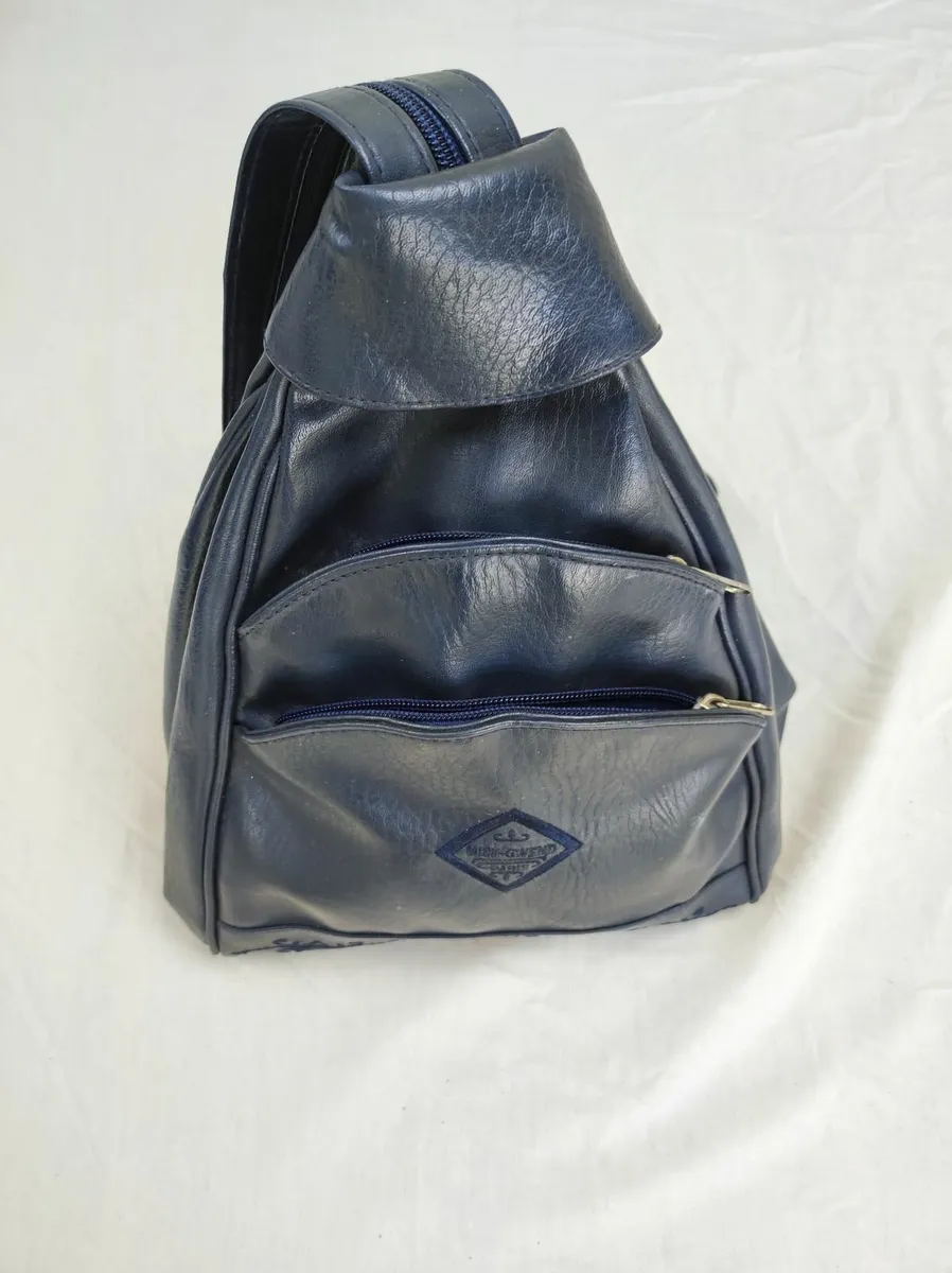 Chic & Versatile MICK GWEND PARIS Backpack - Image 4