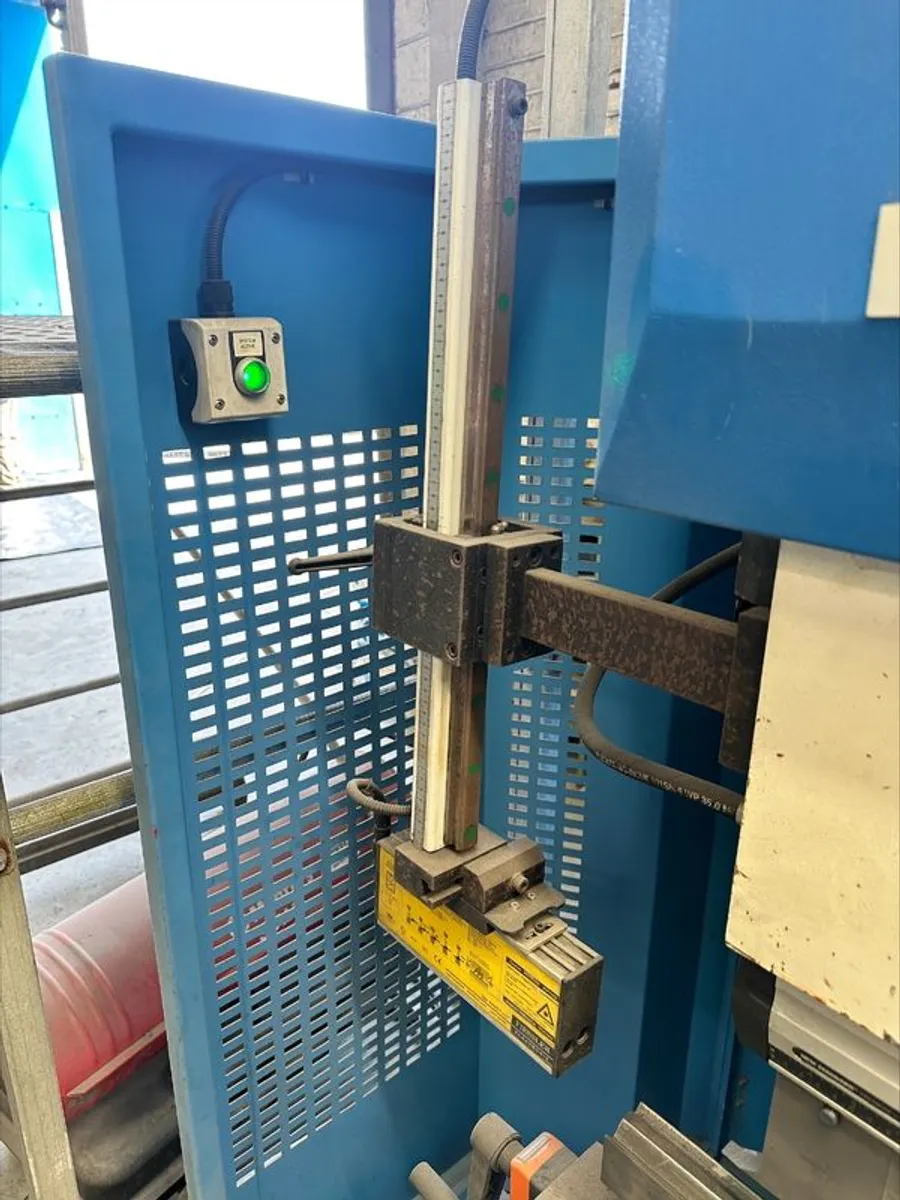 CNC Pressbrake 1250mm 40 ton - Image 2