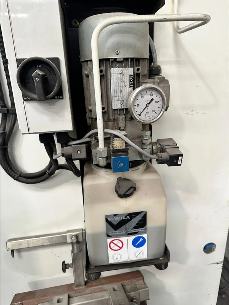 CNC Pressbrake 1250mm 40 ton - Image 3