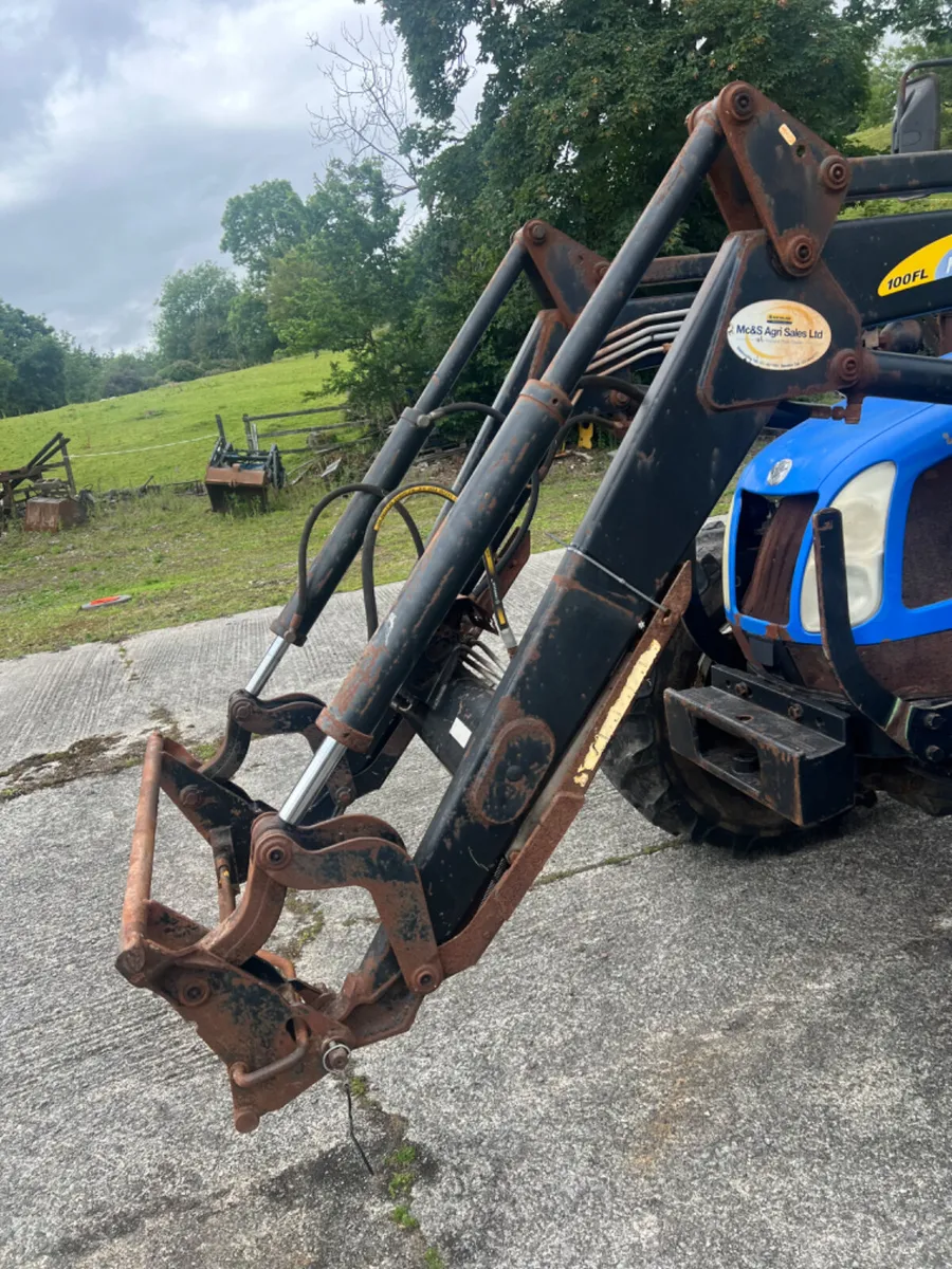 NH FL 100 FL Loader - Image 2