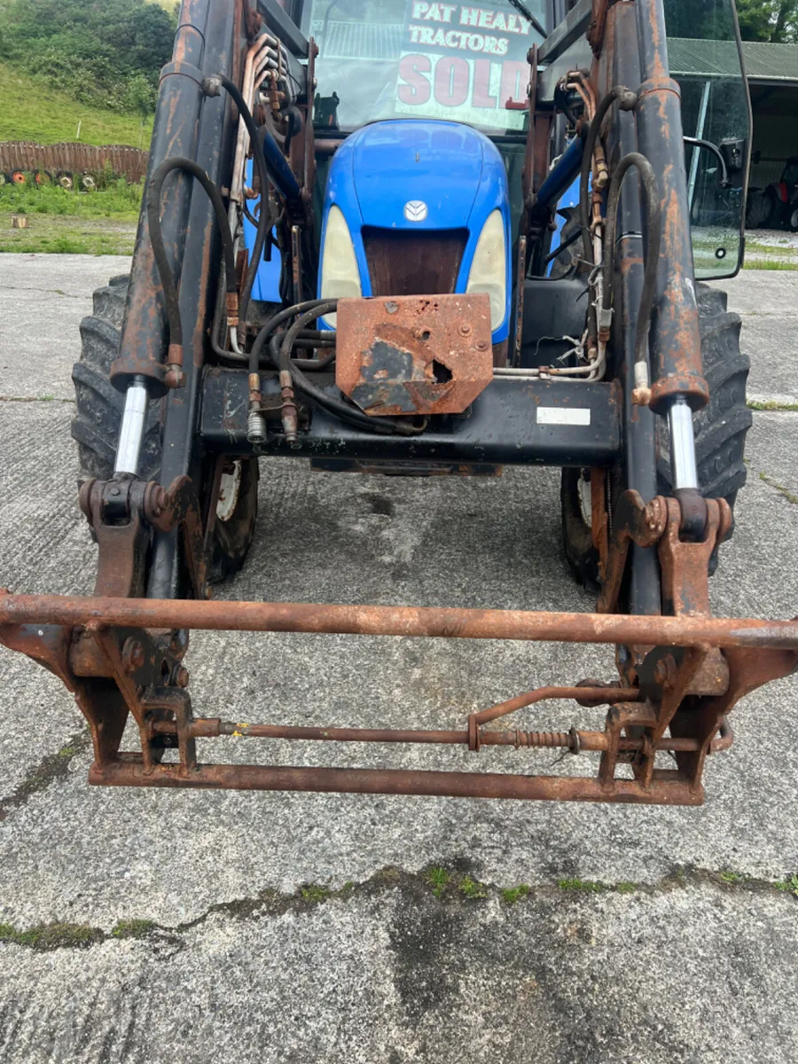 NH FL 100 FL Loader - Image 3
