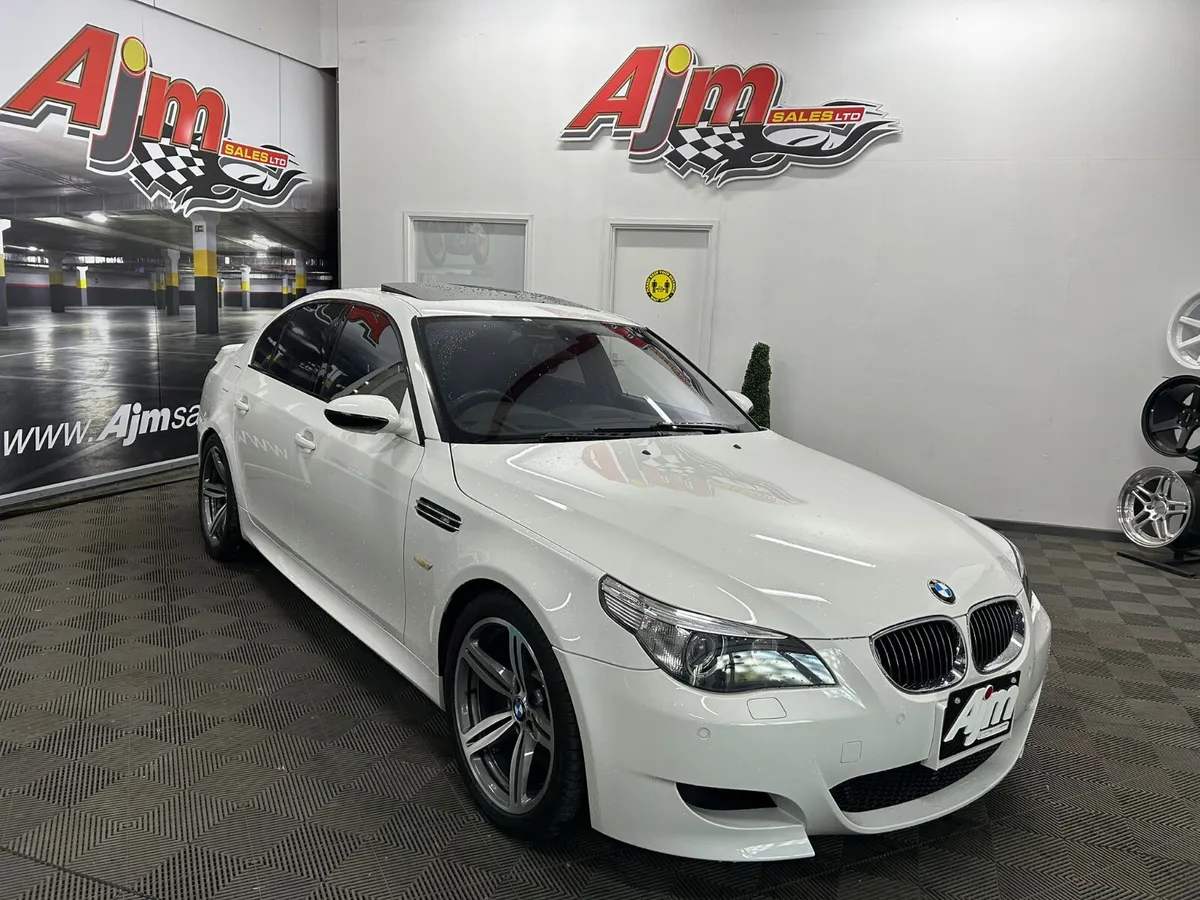BMW M5 5.0 V10 JDM IMPORT 2005 - Image 1
