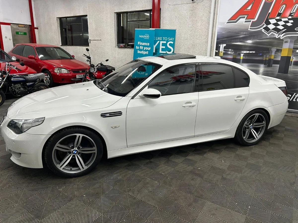 BMW M5 5.0 V10 JDM IMPORT 2005 - Image 4