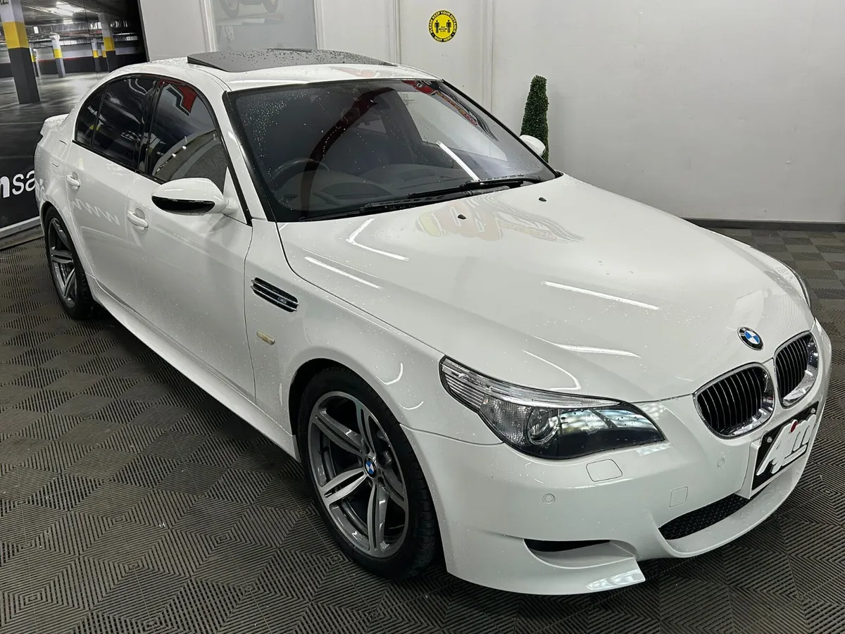 BMW M5 5.0 V10 JDM IMPORT 2005 - Image 3