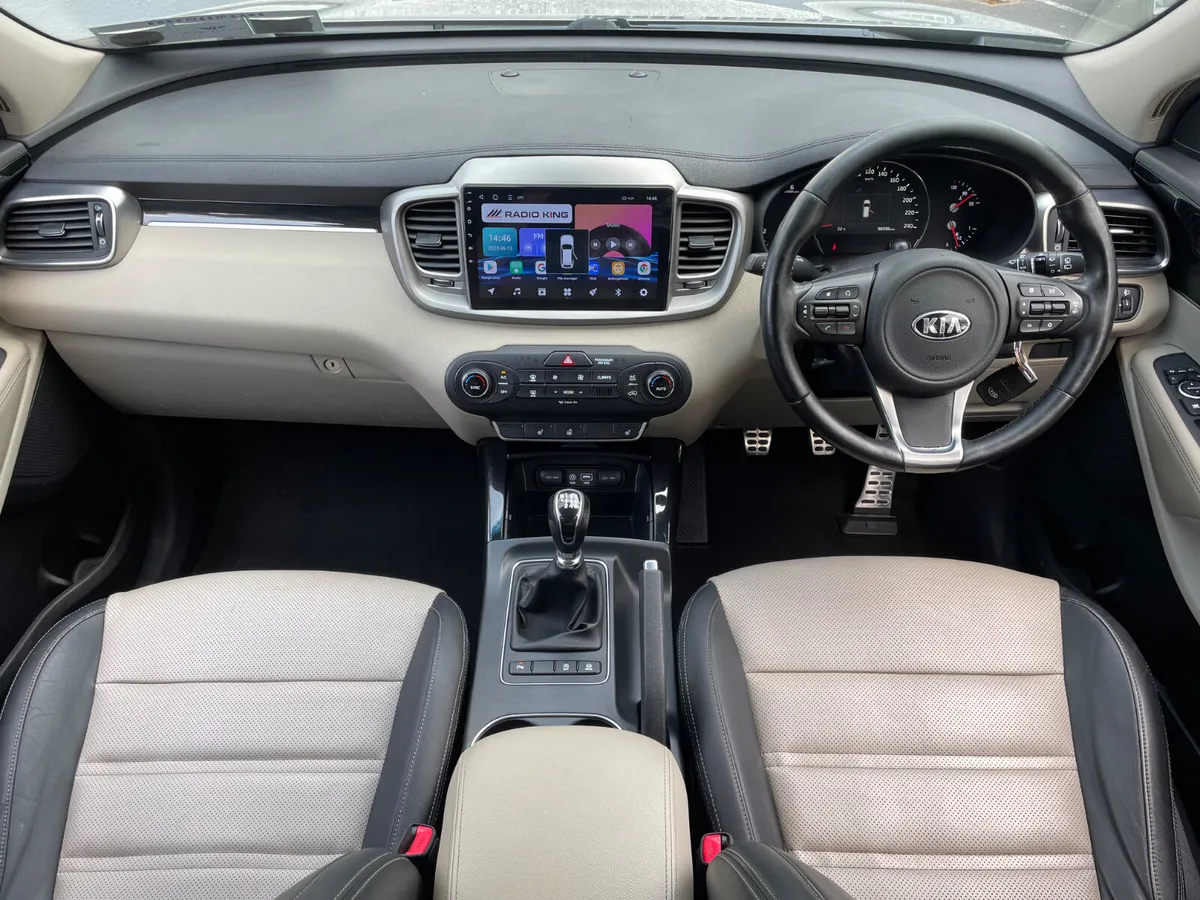 LOW KMS - 7 SEATS - PLATINUM - HEATED LEATHER - - Image 3