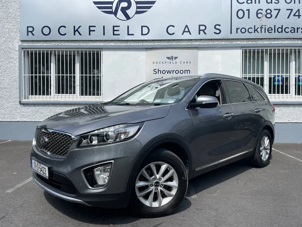 LOW KMS - 7 SEATS - PLATINUM - HEATED LEATHER - - Image 1