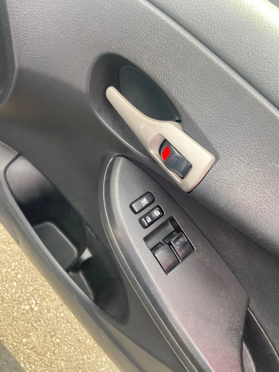 Toyota Corolla - Image 3