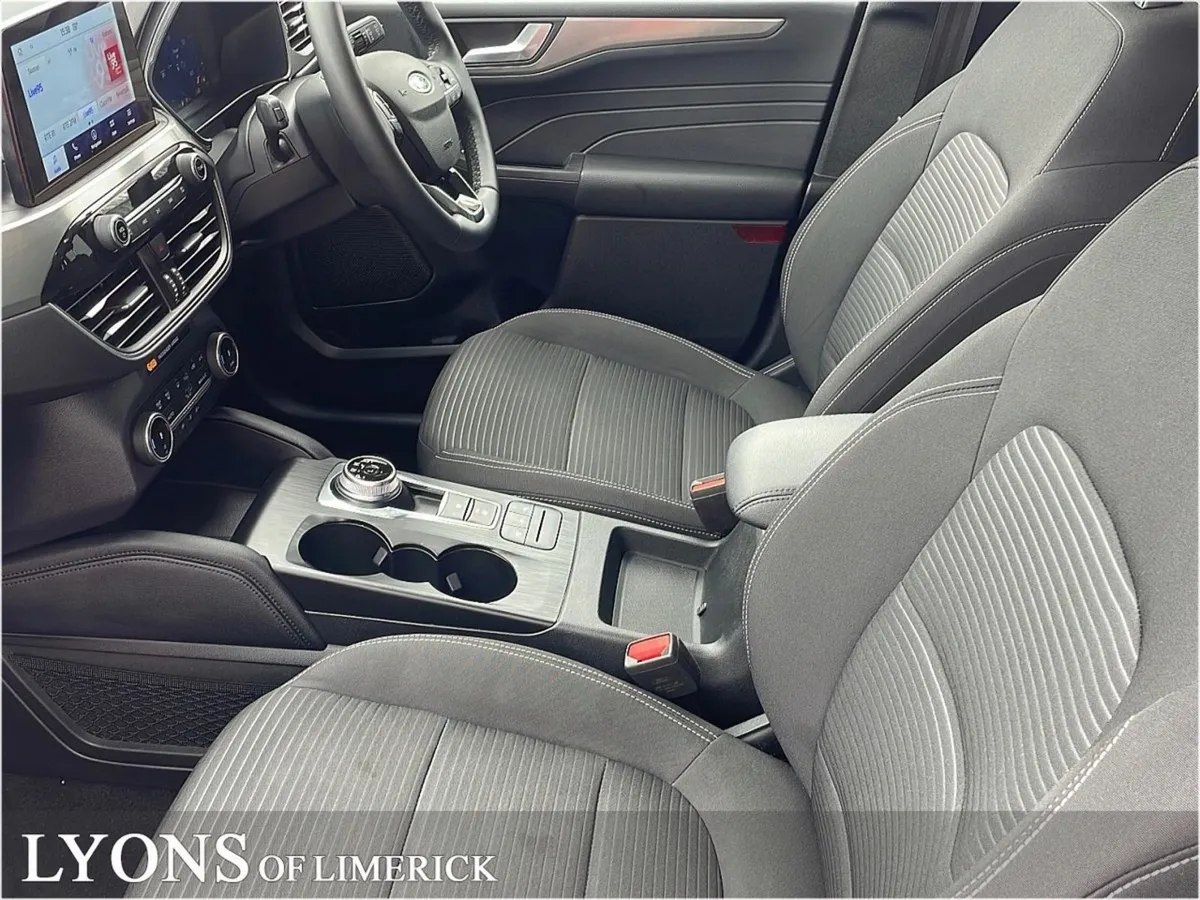 Ford Kuga 2.5 Duratec 225PS Phev Titanium Auto - Image 4