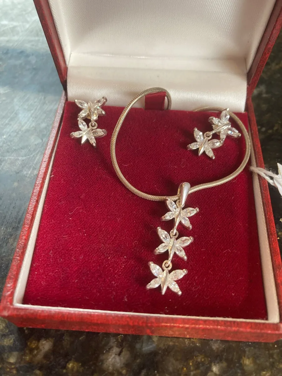 Sterling sliver pendant and earrings set - Image 1