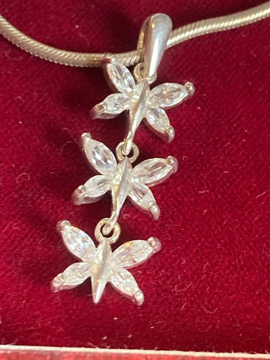 Sterling sliver pendant and earrings set - Image 3