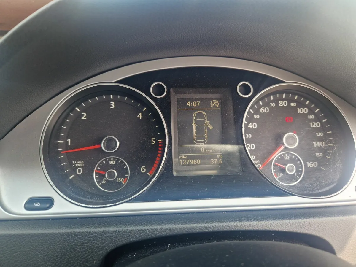 Volkswagen Passat 2011 low miles - Image 2